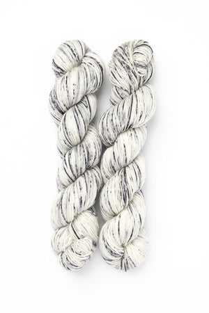 Julie Asselin Leizu Fingering Simple wool silk noir d'encre