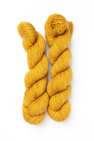 Julie Asselin Leizu Fingering Simple wool silk safran