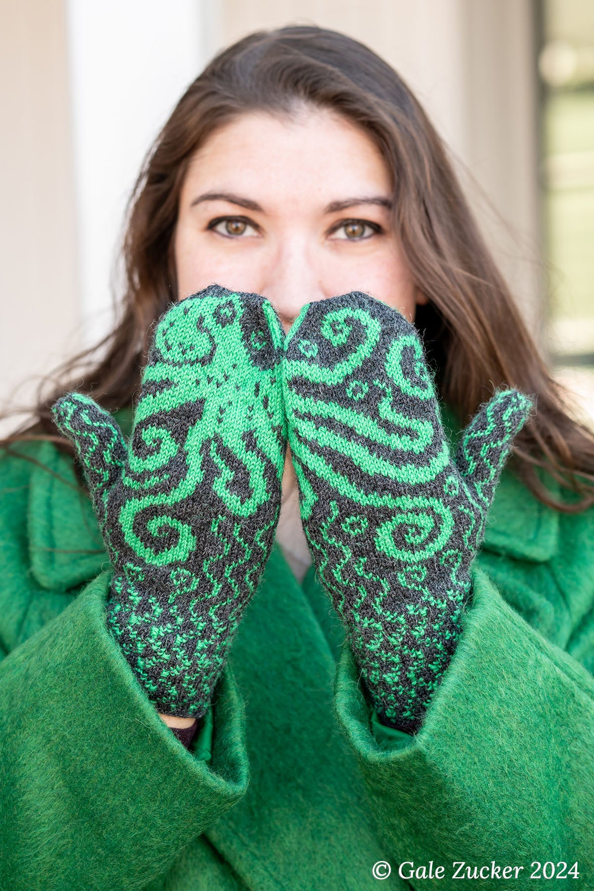 Octopus Point Mitten Kit in Drops Flora pattern by E Elliot Knits