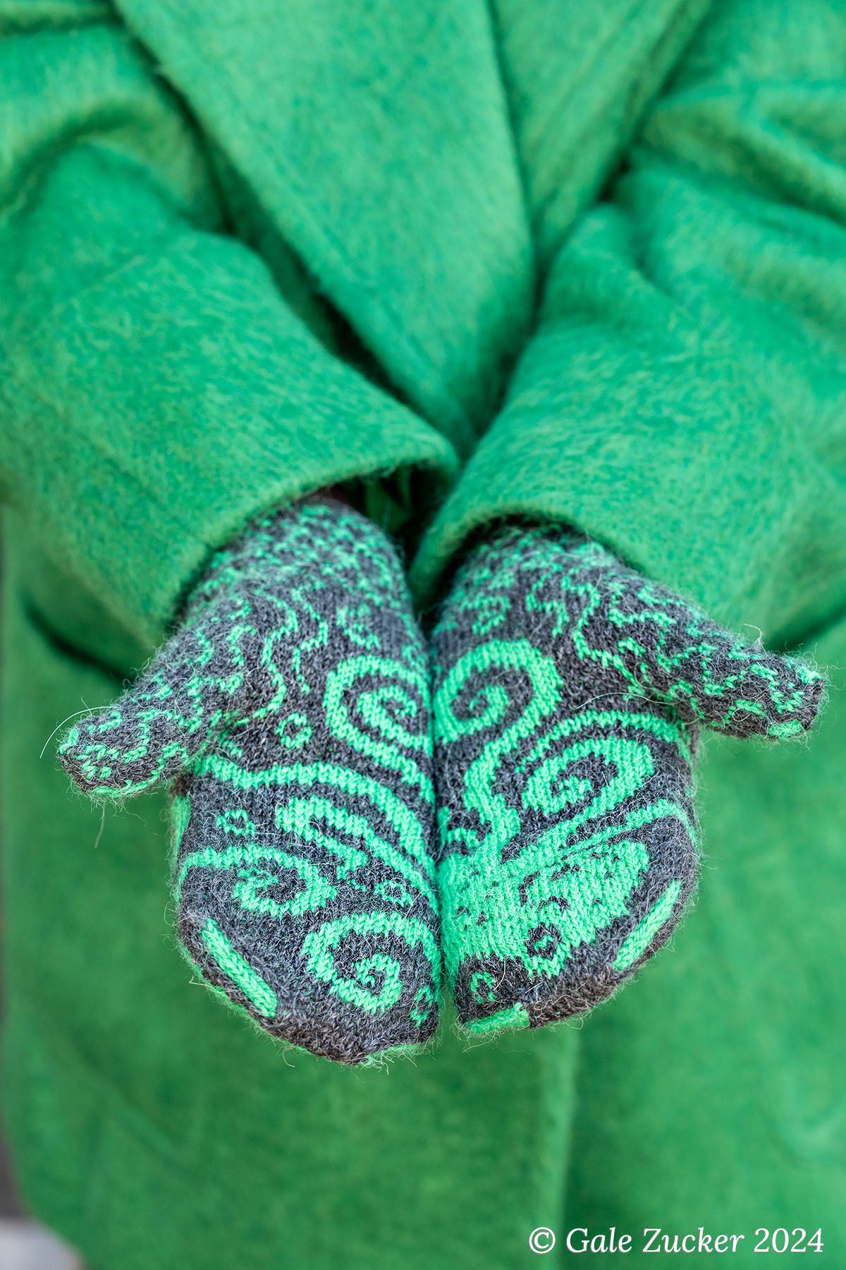 Octopus Point Mitten Kit in Drops Flora pattern by E Elliot Knits