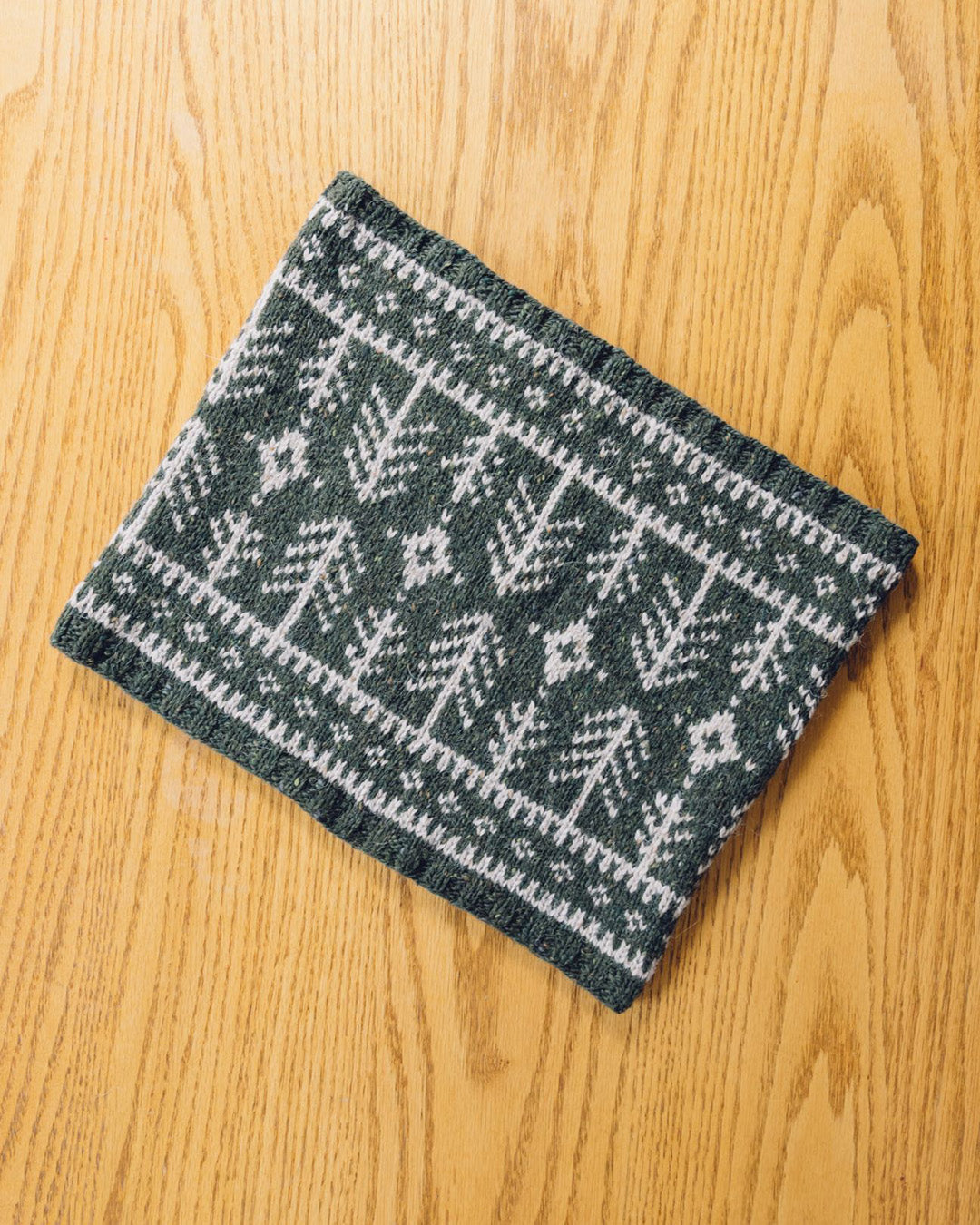 Beehive Wool Shop Knitting Level 5 Two-handed Fair Isle class cowl