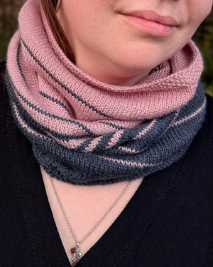 Tidelines Cowl in Sandnes Garn Alpakka Silke.
