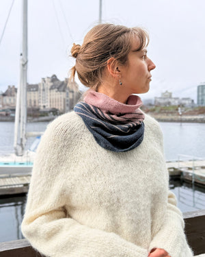 Tidelines Cowl in Sandnes Garn Alpakka Silke.