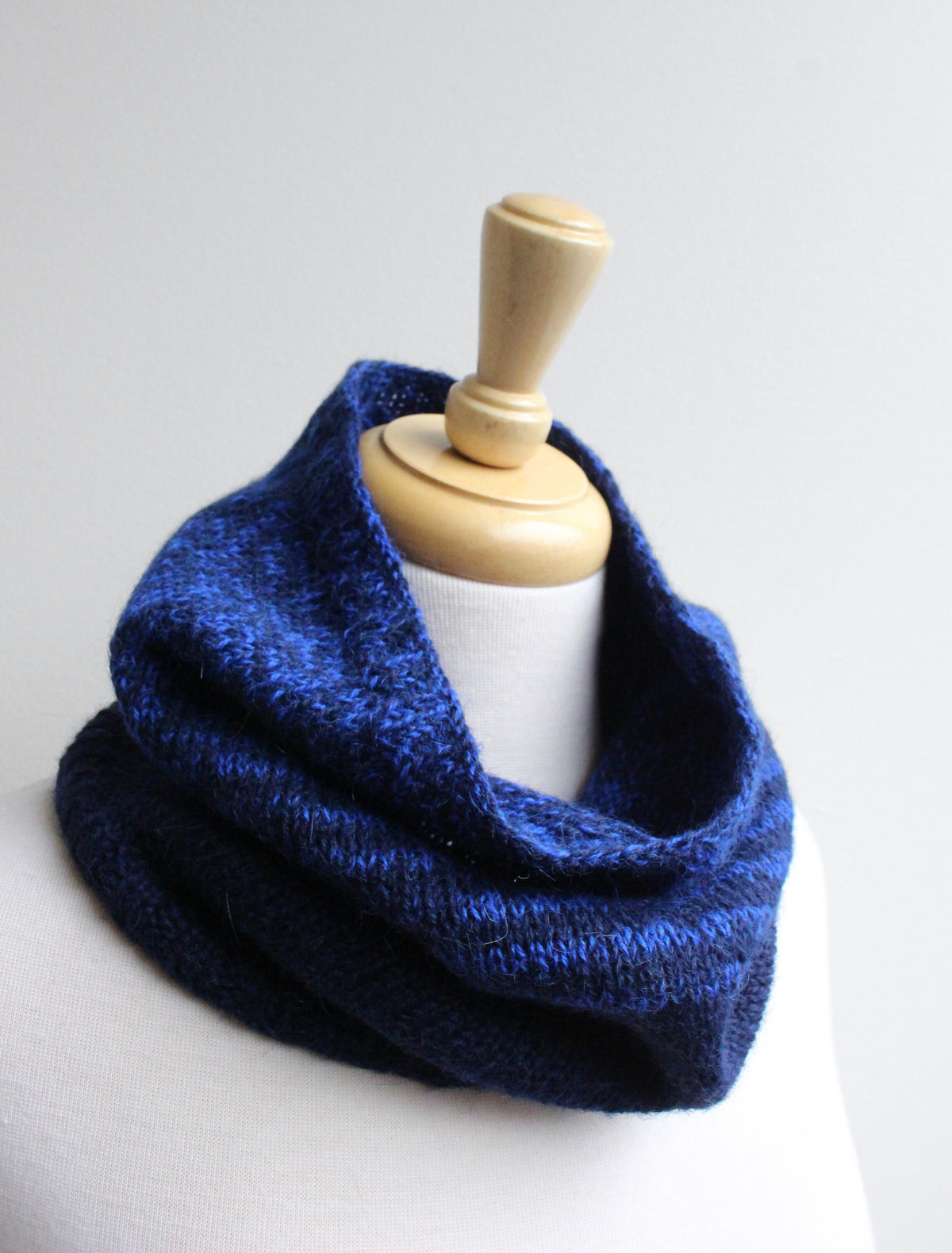Weekend Cowl Filcolana Vilja Alva Mannequin