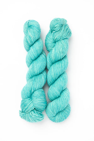 Julie Asselin Leizu Fingering Simple wool silk chysocolla