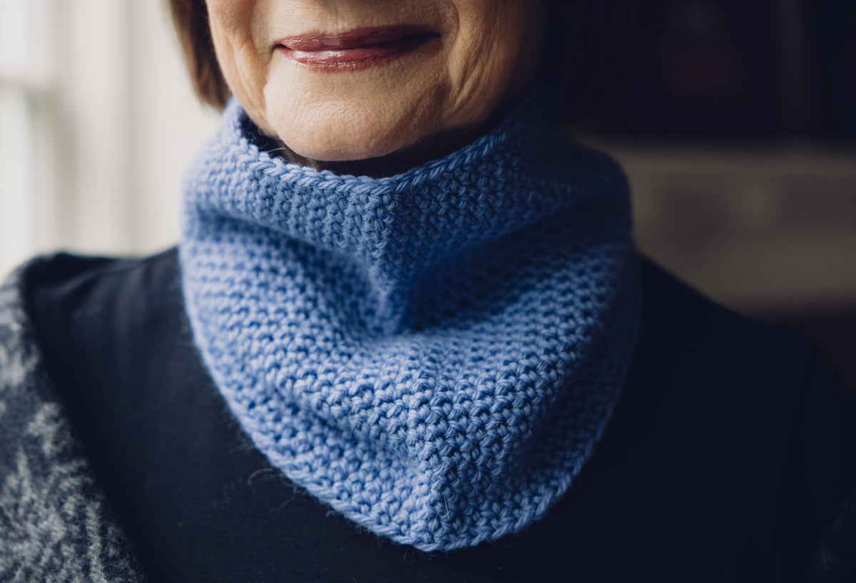 Crochet level 0 beginner crochet cowl in Drops Nepal lifestyle