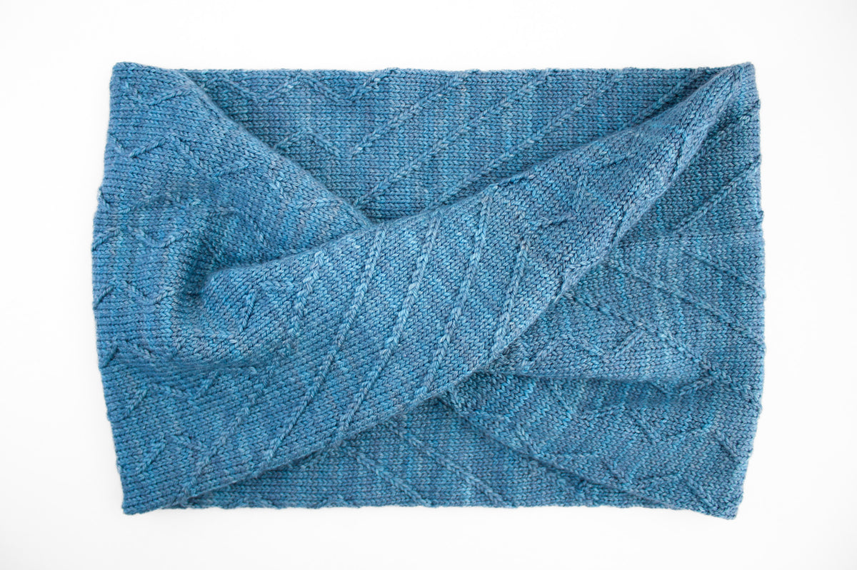 Mystic Beach by E. Elliott Knits in Julie Asselin Fino 'Week-End'