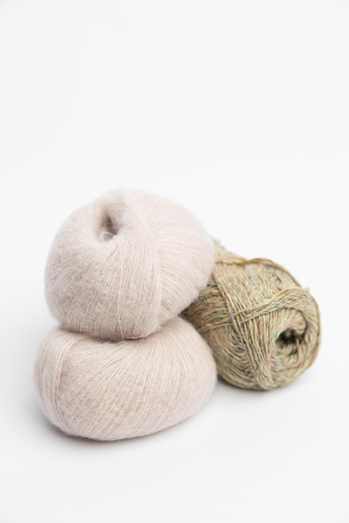 Whiffin Cowl in Noro Silk Garden Sock and De Rerum Natura Berenice wool mohair silk polyamide oatmeal