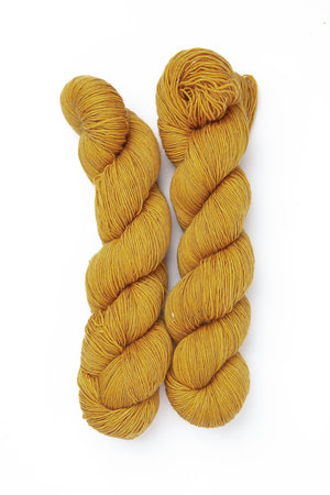 Julie Asselin Leizu Fingering Simple wool silk safran