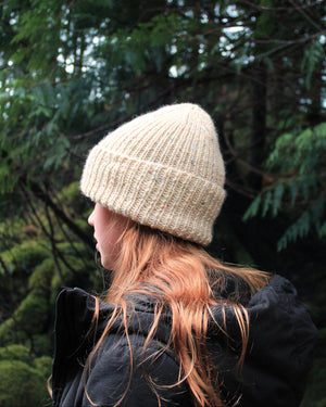 Trusty Toque: Bottom Up. Aran weight version knit in Sandnes Garn Peer Gynt held with Alpakka Følgetråd.