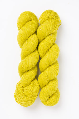Julie Asselin Leizu Fingering Simple wool silk yellow tang