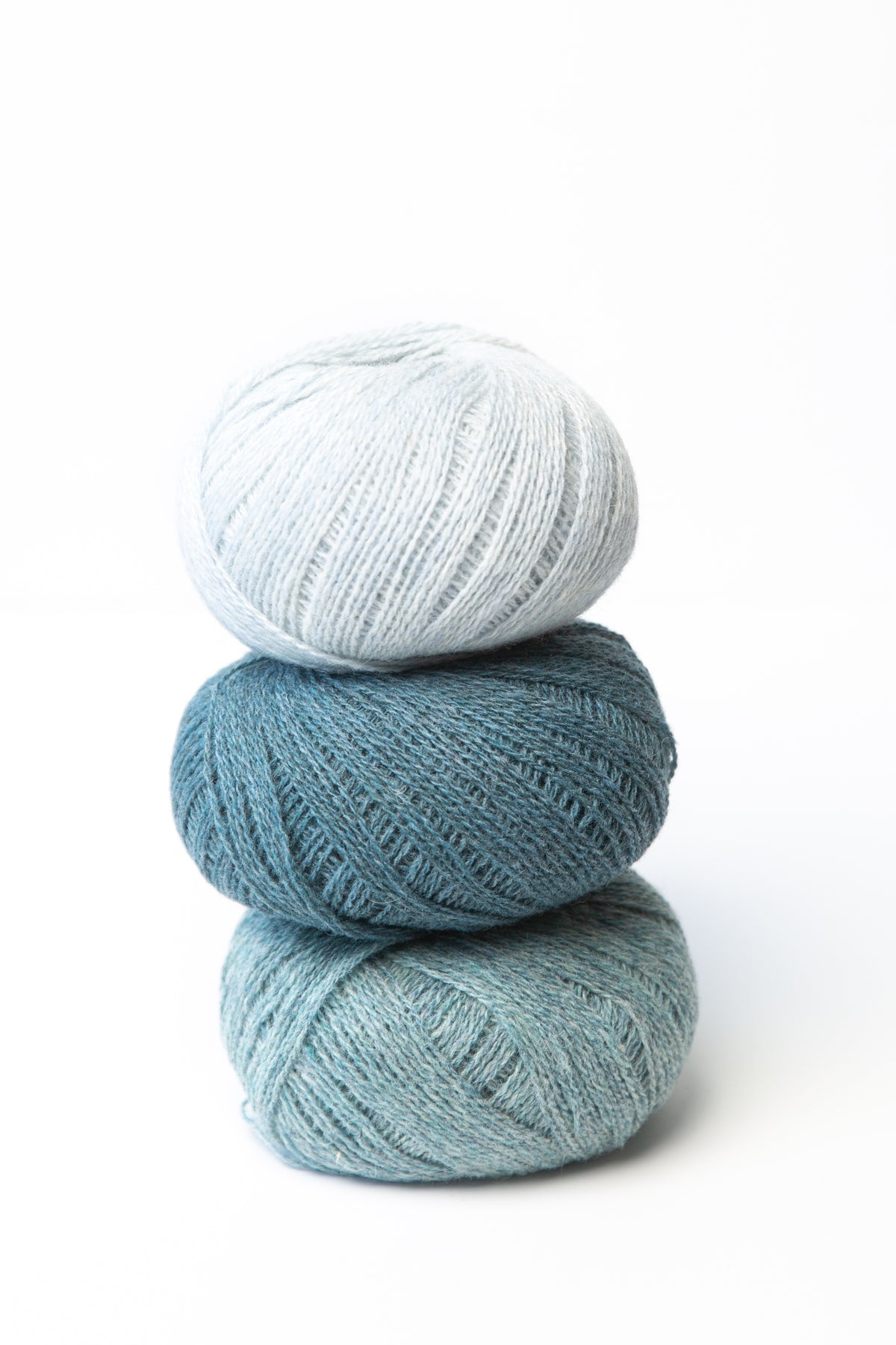 Beach Drive Shawl Kit in Geilsk Tynd Uld wool sky colourway