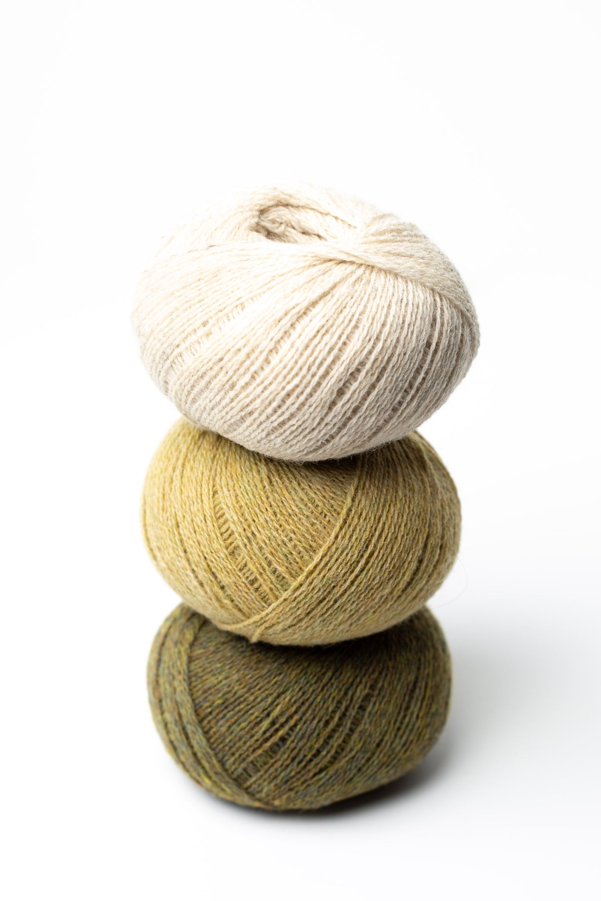 Beach Drive Shawl Kit in Geilsk Tynd Uld wool olive colourway